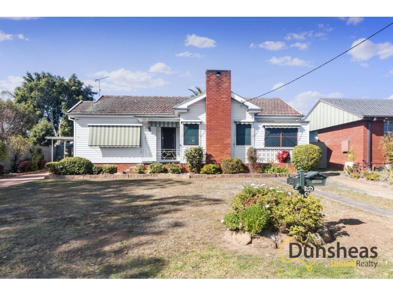 18 Kent Street, Minto NSW 2566