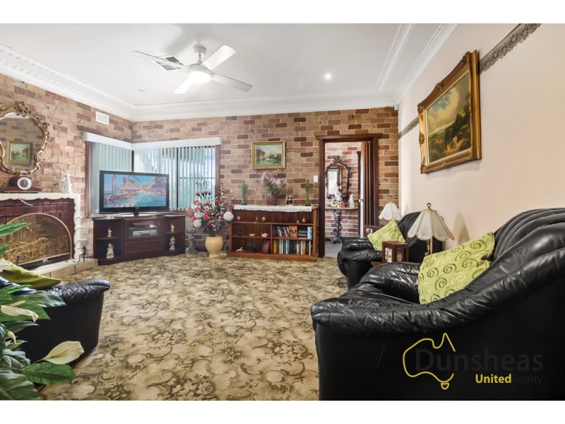 18 Kent Street, Minto NSW 2566