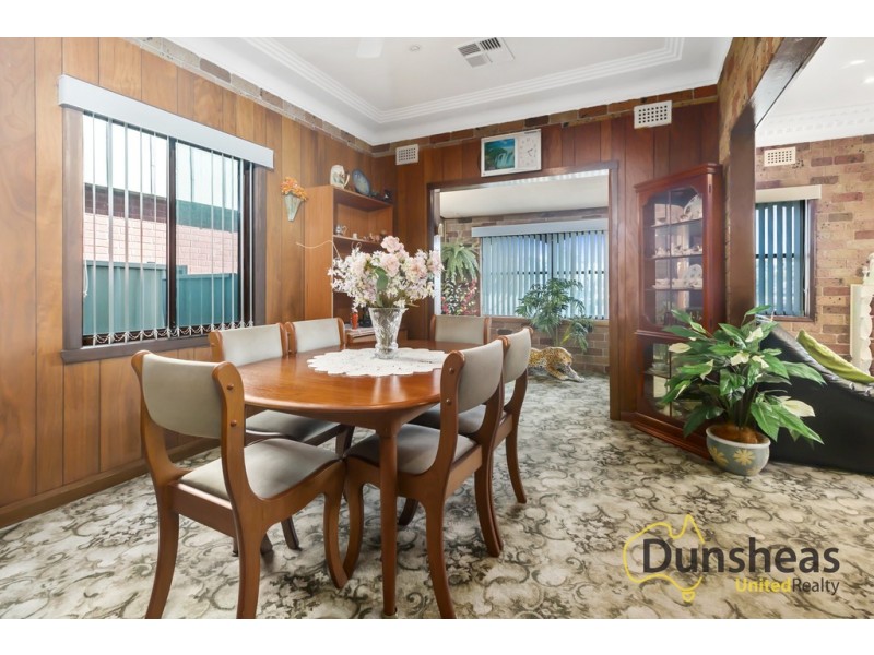 18 Kent Street, Minto NSW 2566