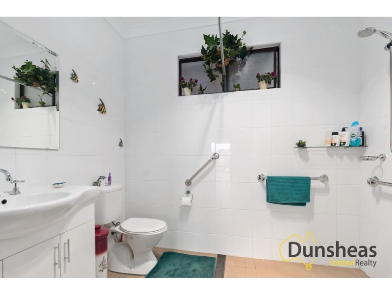 18 Kent Street, Minto NSW 2566