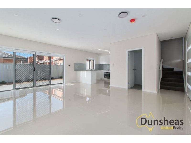 3/6 Kent Street, Minto NSW 2566