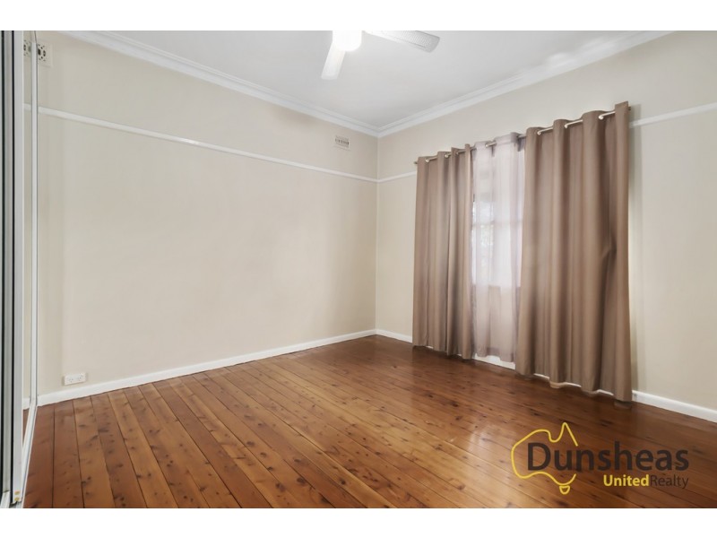2 Phelps Crescent, Bradbury NSW 2560