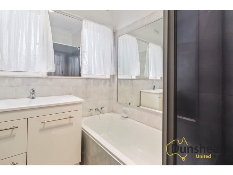 2 Phelps Crescent, Bradbury NSW 2560