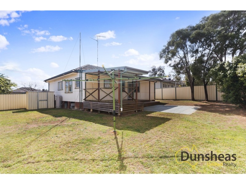 2 Phelps Crescent, Bradbury NSW 2560