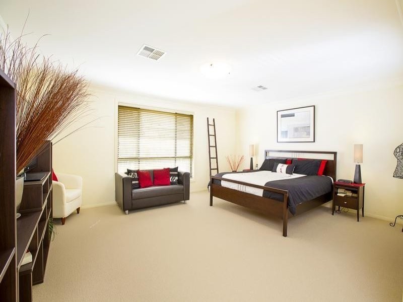 11 Homestead Circuit, Macquarie Links NSW 2565
