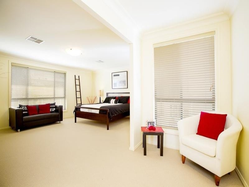 11 Homestead Circuit, Macquarie Links NSW 2565