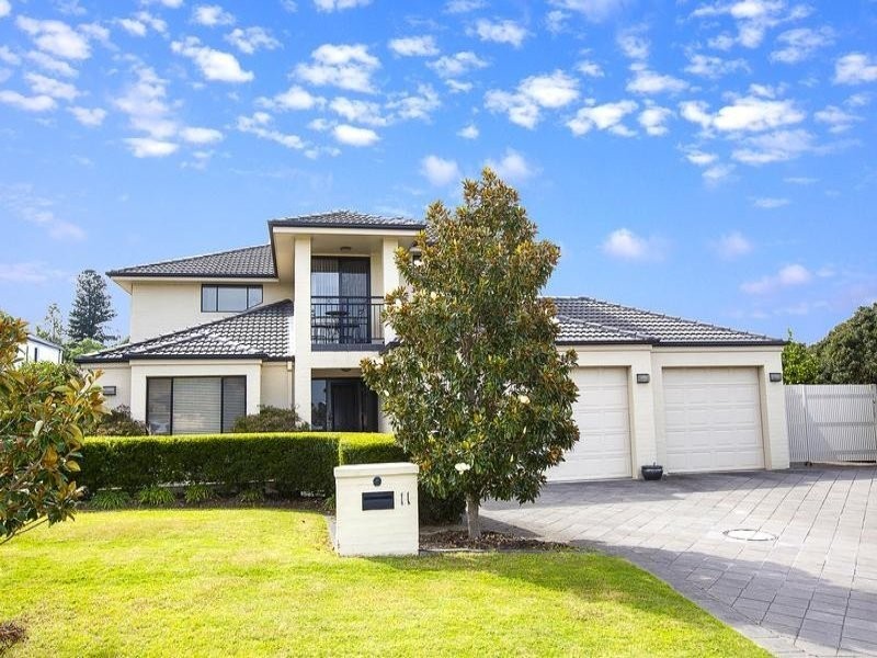 11 Homestead Circuit, Macquarie Links NSW 2565