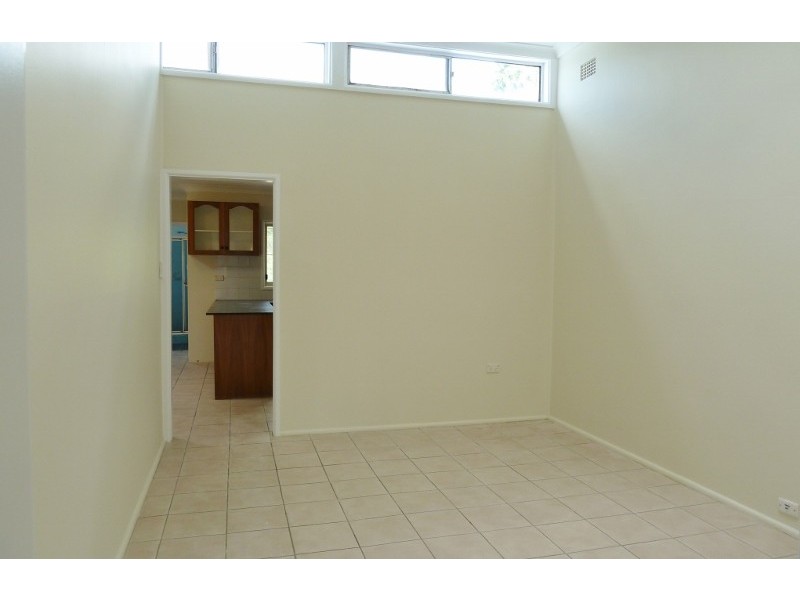 1/90 Railway Parade, Glenfield NSW 2167