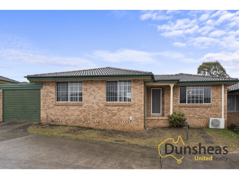 4/10 Bensley Road, Macquarie Fields NSW 2564
