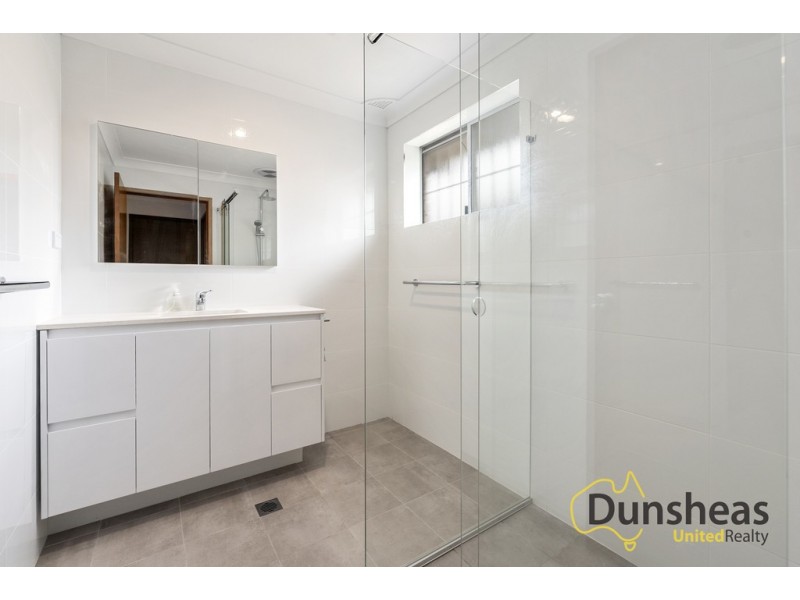 4/10 Bensley Road, Macquarie Fields NSW 2564