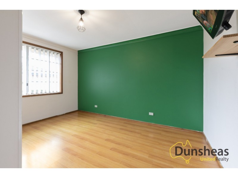 4/10 Bensley Road, Macquarie Fields NSW 2564