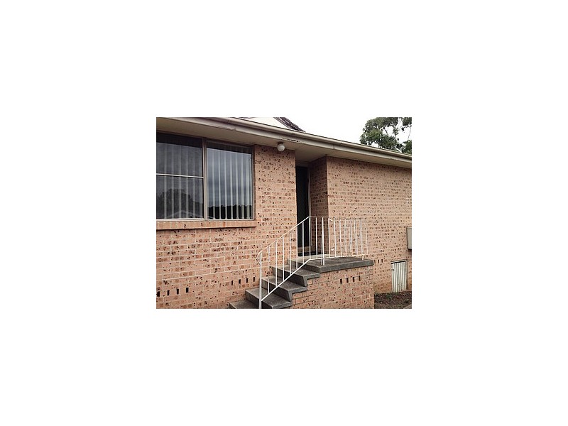 1/2 Amber Place, Eagle Vale NSW 2558