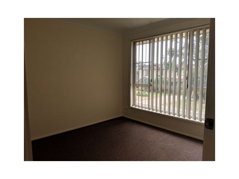 1/2 Amber Place, Eagle Vale NSW 2558