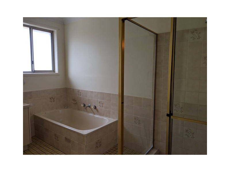 1/2 Amber Place, Eagle Vale NSW 2558
