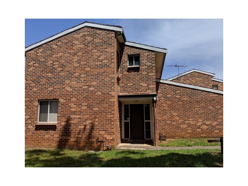 15/18 Hosking Crescent, Glenfield NSW 2167