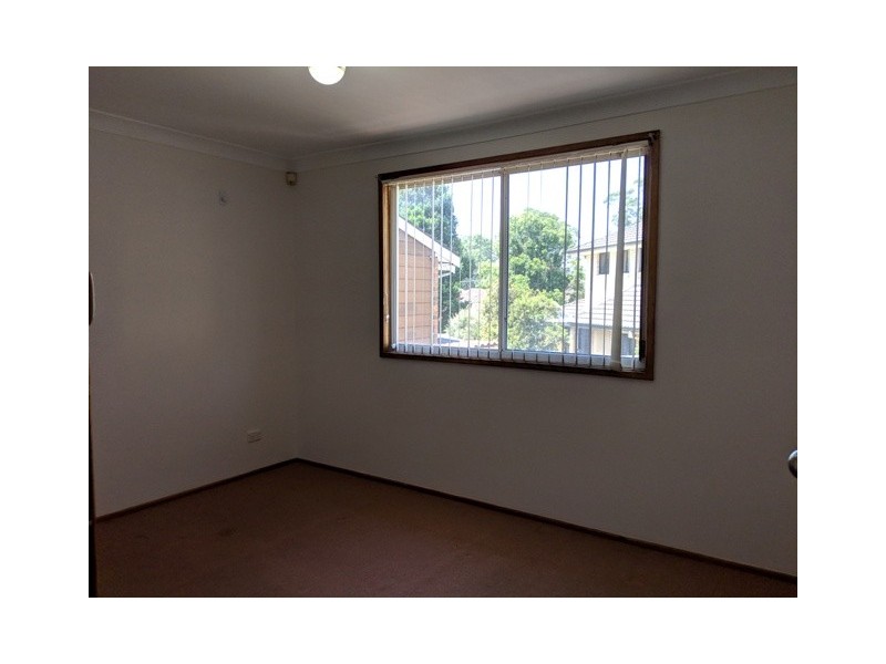 15/18 Hosking Crescent, Glenfield NSW 2167
