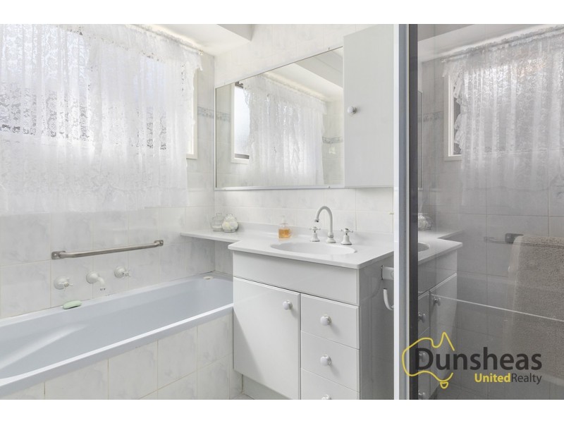 14 Pelargonium Crescent, Macquarie Fields NSW 2564