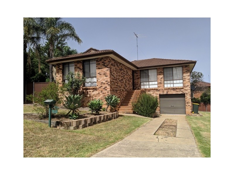 1 Rushes Place, Minto NSW 2566