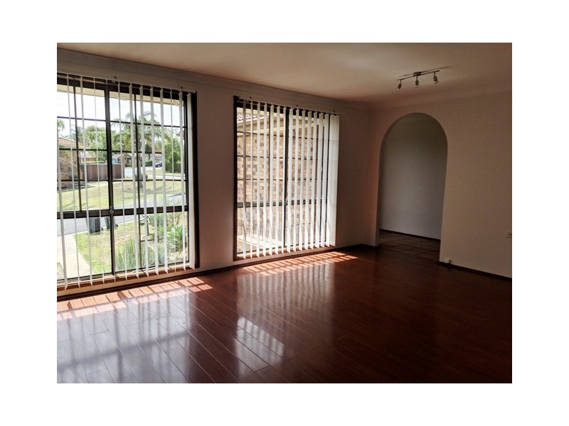 1 Rushes Place, Minto NSW 2566