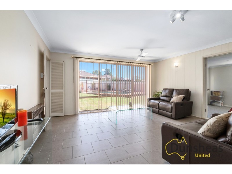 4 Yule Place, Glenfield NSW 2167