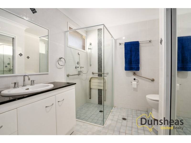 4 Yule Place, Glenfield NSW 2167