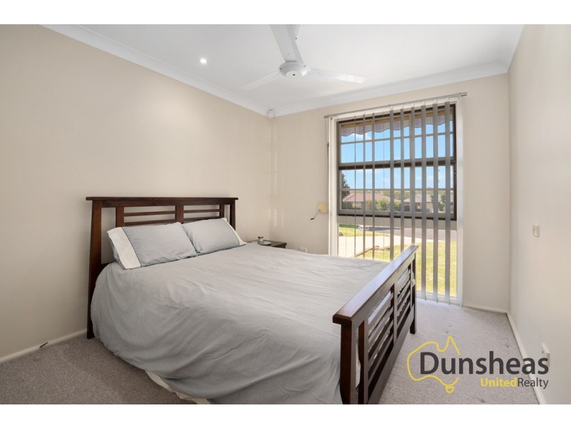 4 Yule Place, Glenfield NSW 2167