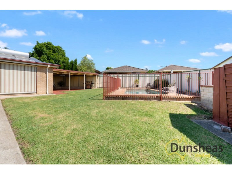 4 Yule Place, Glenfield NSW 2167