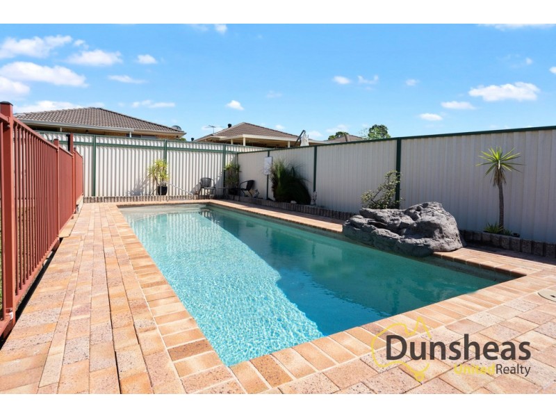 4 Yule Place, Glenfield NSW 2167