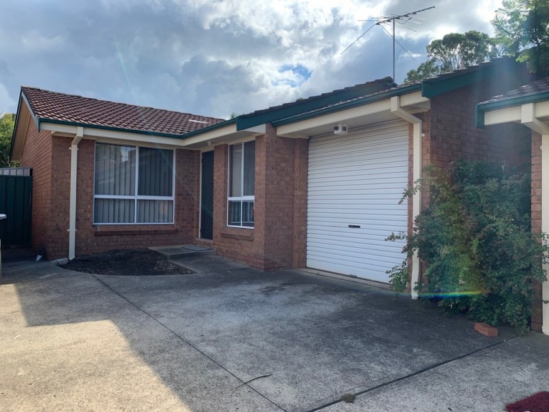 2/5 Macquarie Avenue, Campbelltown NSW 2560