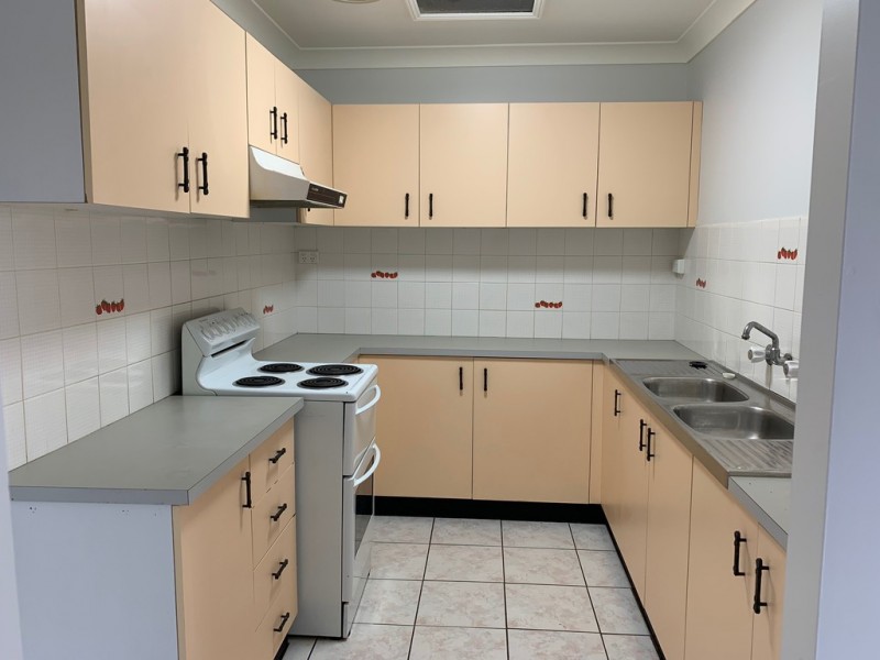 2/5 Macquarie Avenue, Campbelltown NSW 2560
