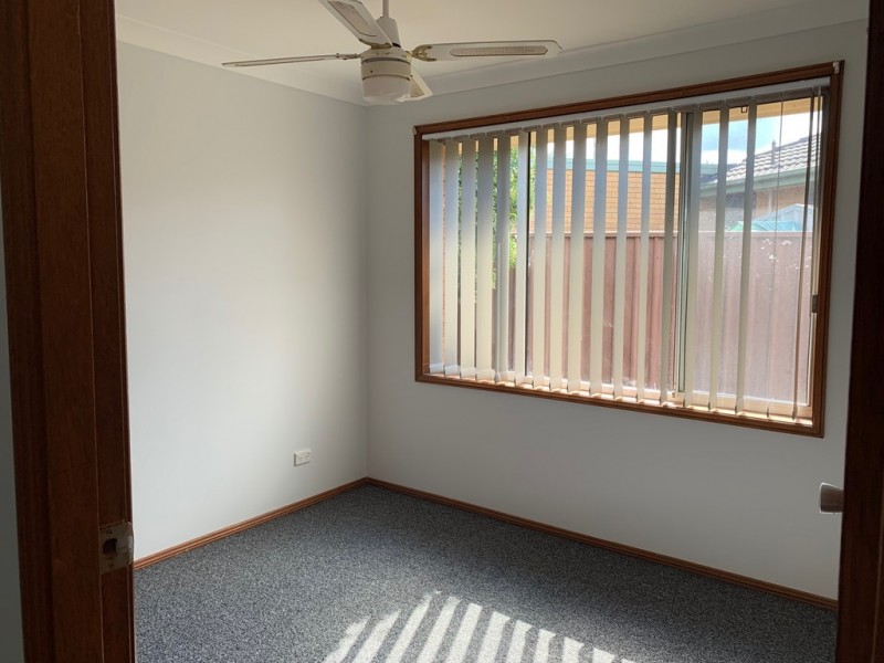 2/5 Macquarie Avenue, Campbelltown NSW 2560