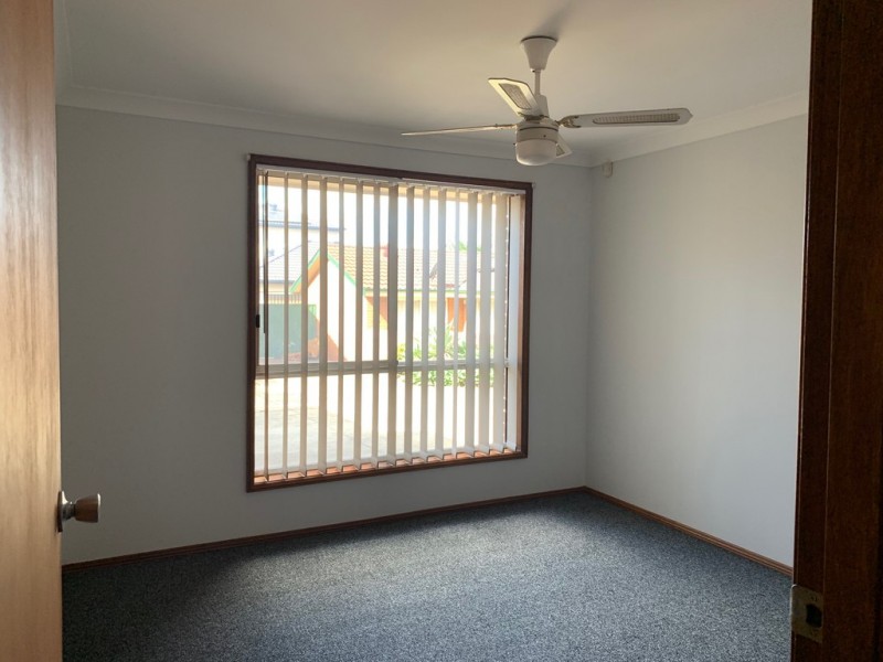 2/5 Macquarie Avenue, Campbelltown NSW 2560