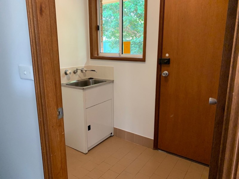 2/5 Macquarie Avenue, Campbelltown NSW 2560