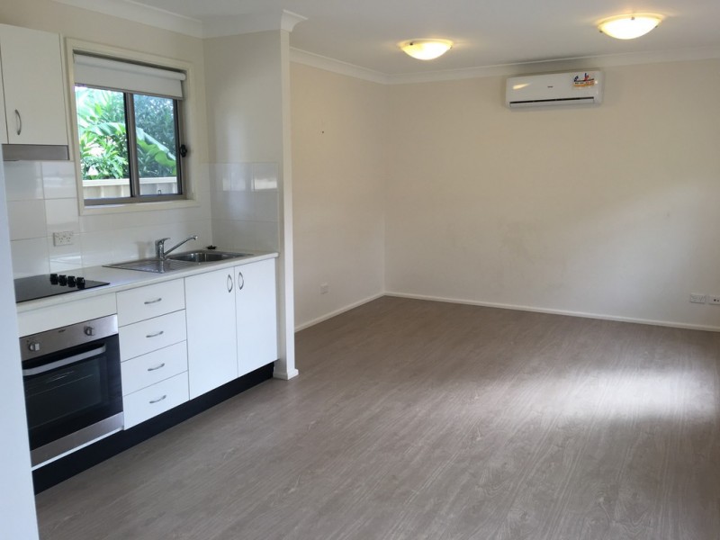 8c Evelyn Street, Macquarie Fields NSW 2564