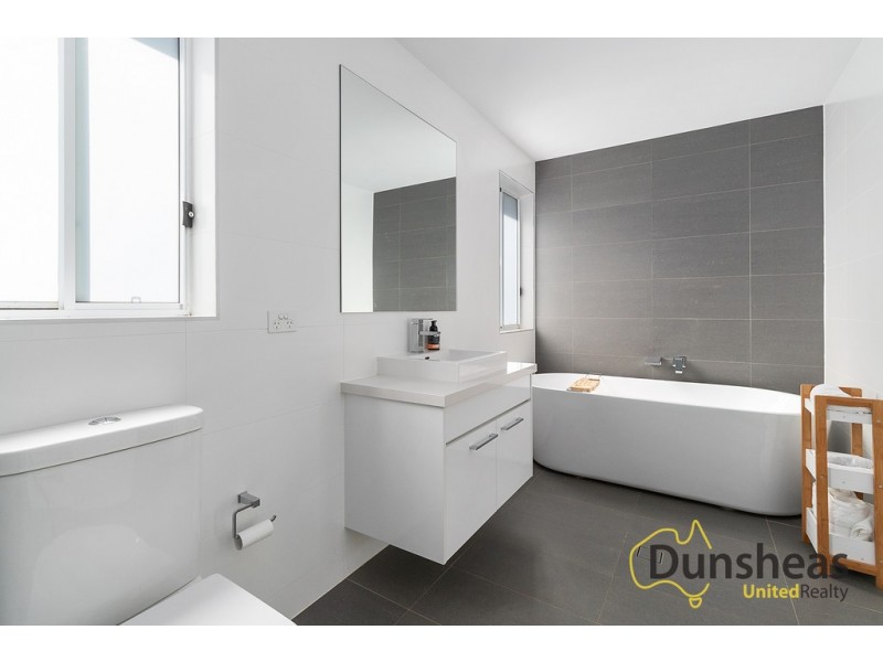 24 Coral Flame Circuit, Gregory Hills NSW 2557