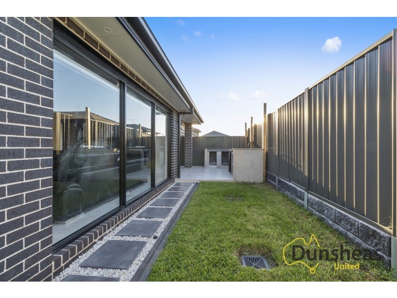 9 Clubmoss Street, Denham Court NSW 2565