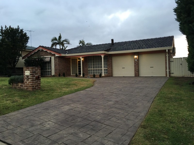 8 Tiber Place, Kearns NSW 2558
