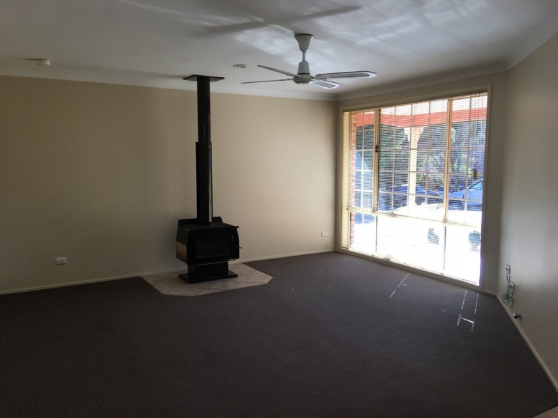 8 Tiber Place, Kearns NSW 2558