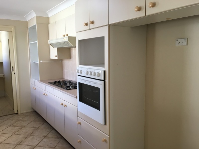 8 Tiber Place, Kearns NSW 2558