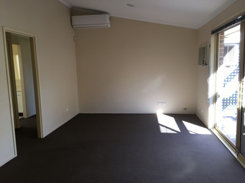 8 Tiber Place, Kearns NSW 2558