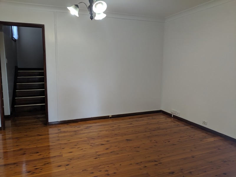 8/2 Woodcrest Avenue, Ingleburn NSW 2565