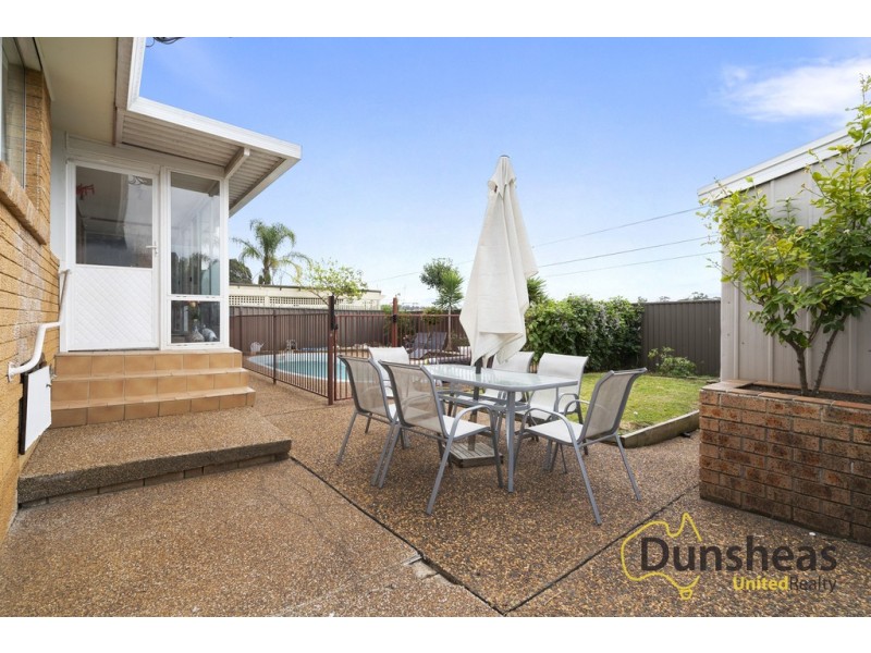 26 Fergusson Street, Glenfield NSW 2167