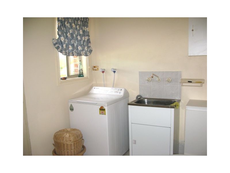 38 Bainbridge Ave, Ingleburn NSW 2565