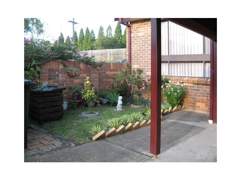 18/6 Jacquinot Place, Glenfield NSW 2167