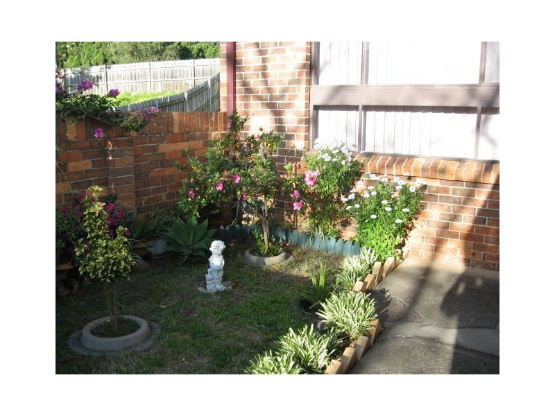 18/6 Jacquinot Place, Glenfield NSW 2167