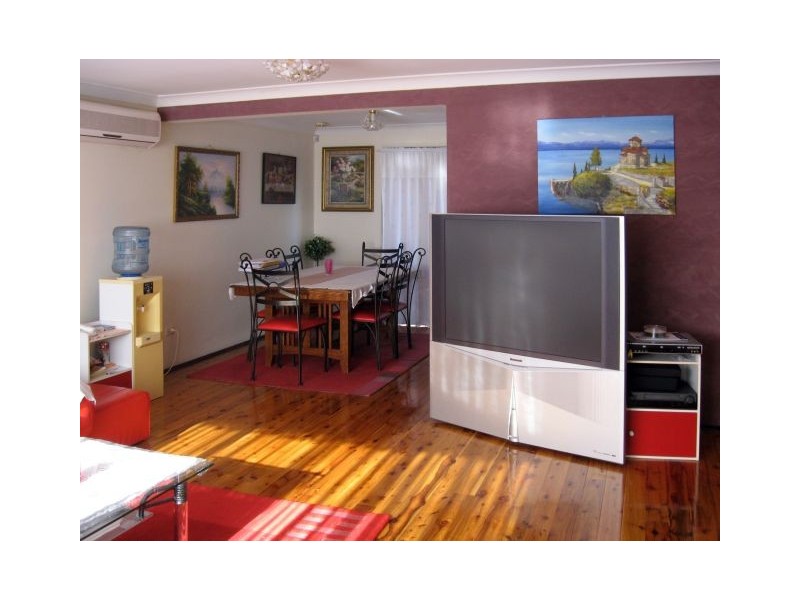 18/6 Jacquinot Place, Glenfield NSW 2167