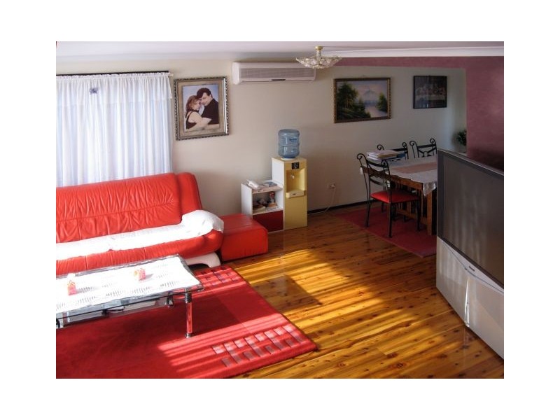 18/6 Jacquinot Place, Glenfield NSW 2167