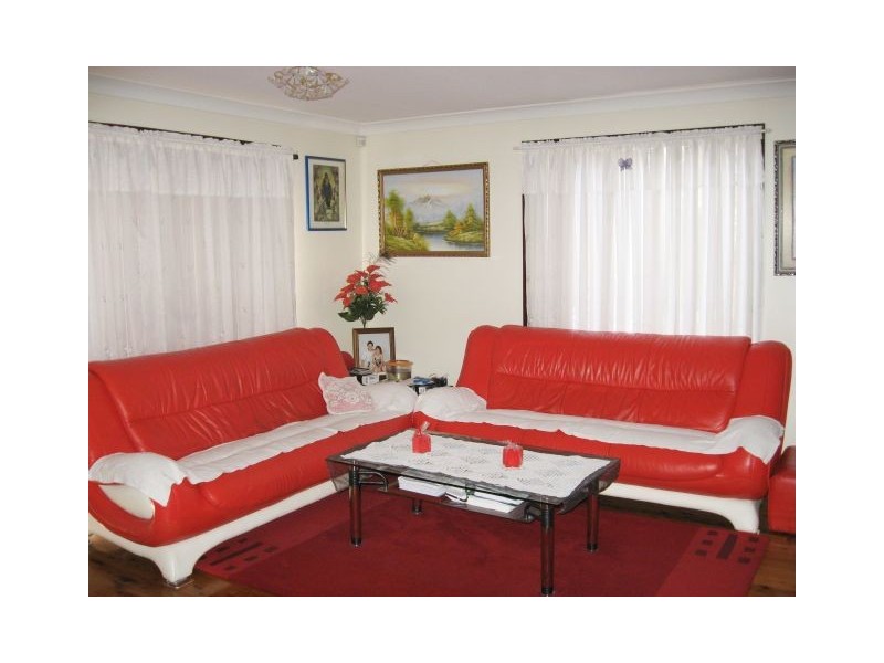 18/6 Jacquinot Place, Glenfield NSW 2167