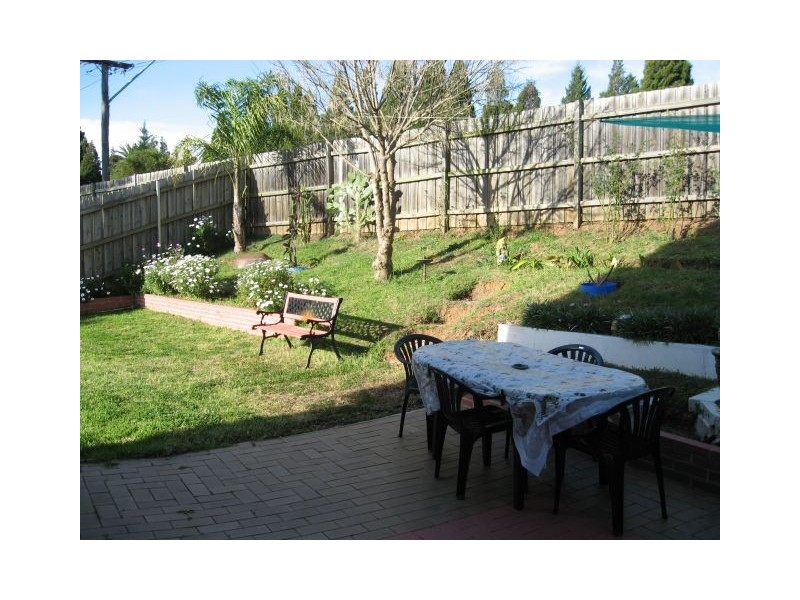 18/6 Jacquinot Place, Glenfield NSW 2167