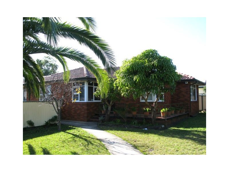 2 First Ave, Macquarie Fields NSW 2564